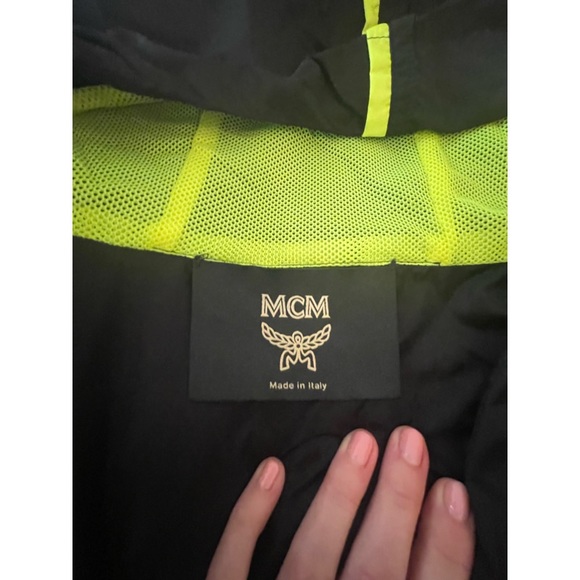 New Never Worn MCM Worldwide Unisex XS Black Nylon Windbreaker Jacket - Picture 3 of 4